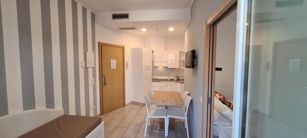Rubino Apartments A 100Metri Dal Mare 리치오네 외부 사진