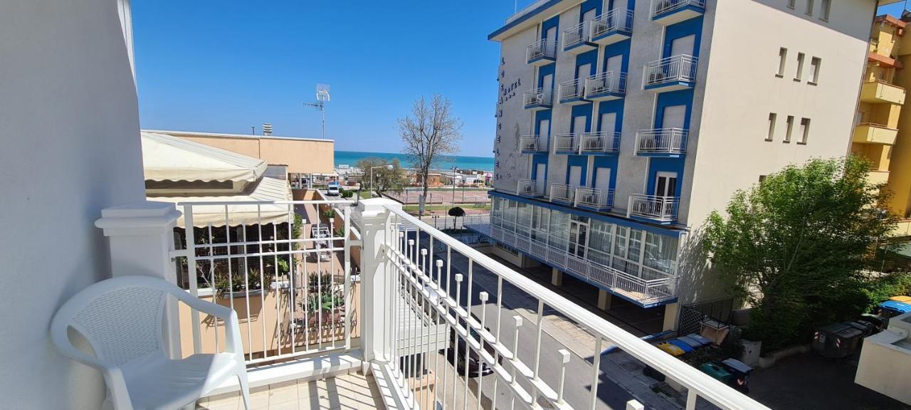 Rubino Apartments A 100Metri Dal Mare 리치오네 외부 사진