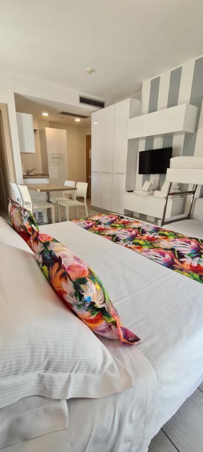 Rubino Apartments A 100Metri Dal Mare 리치오네 외부 사진