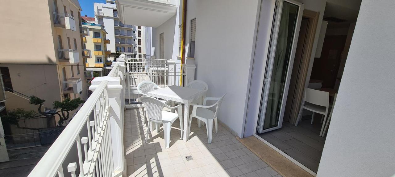 Rubino Apartments A 100Metri Dal Mare 리치오네 외부 사진
