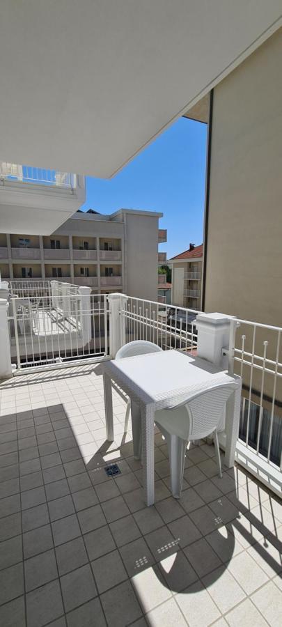 Rubino Apartments A 100Metri Dal Mare 리치오네 외부 사진