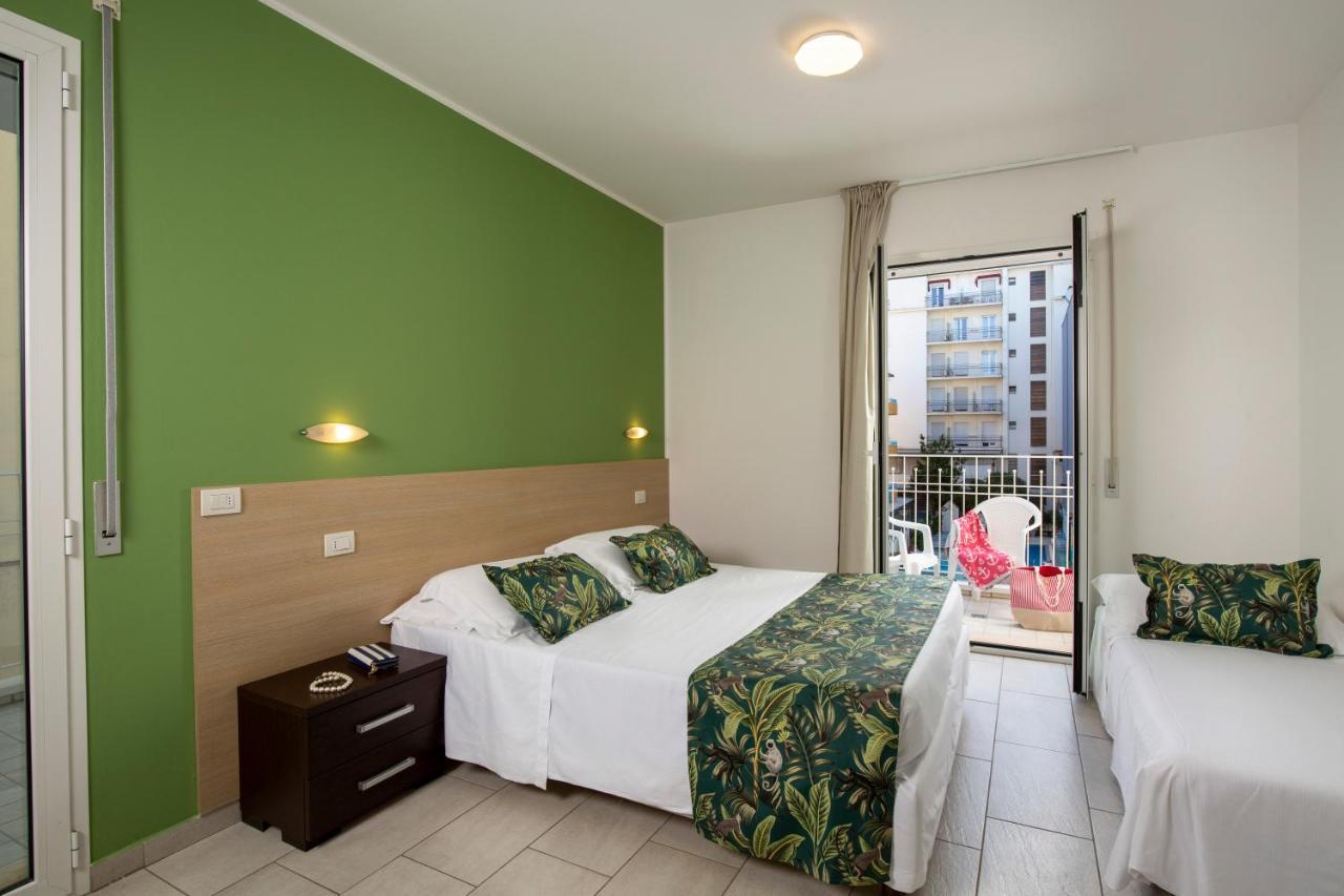 Rubino Apartments A 100Metri Dal Mare 리치오네 외부 사진