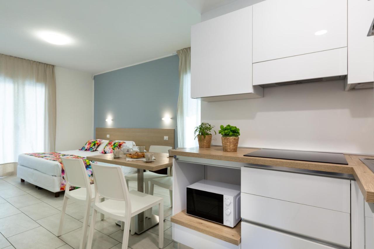 Rubino Apartments A 100Metri Dal Mare 리치오네 외부 사진
