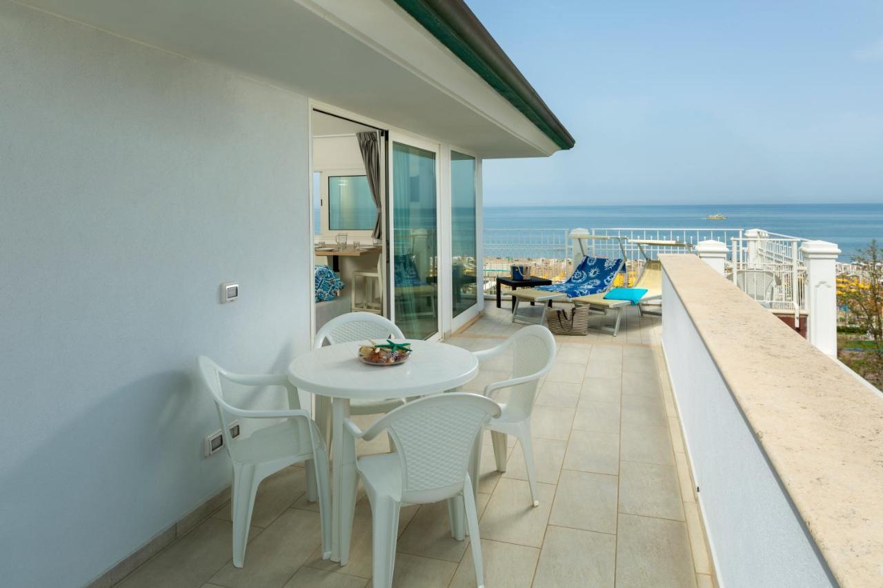 Rubino Apartments A 100Metri Dal Mare 리치오네 외부 사진