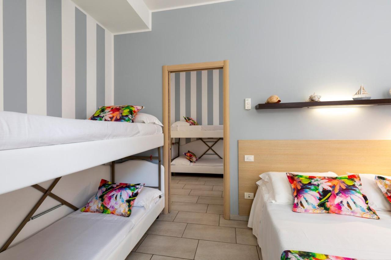 Rubino Apartments A 100Metri Dal Mare 리치오네 외부 사진