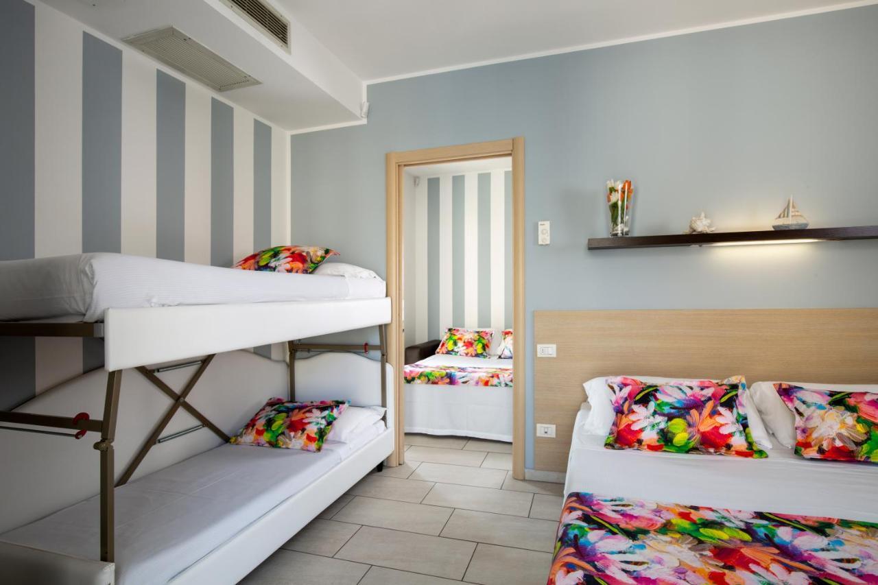 Rubino Apartments A 100Metri Dal Mare 리치오네 외부 사진