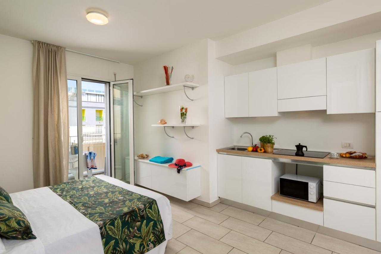 Rubino Apartments A 100Metri Dal Mare 리치오네 외부 사진